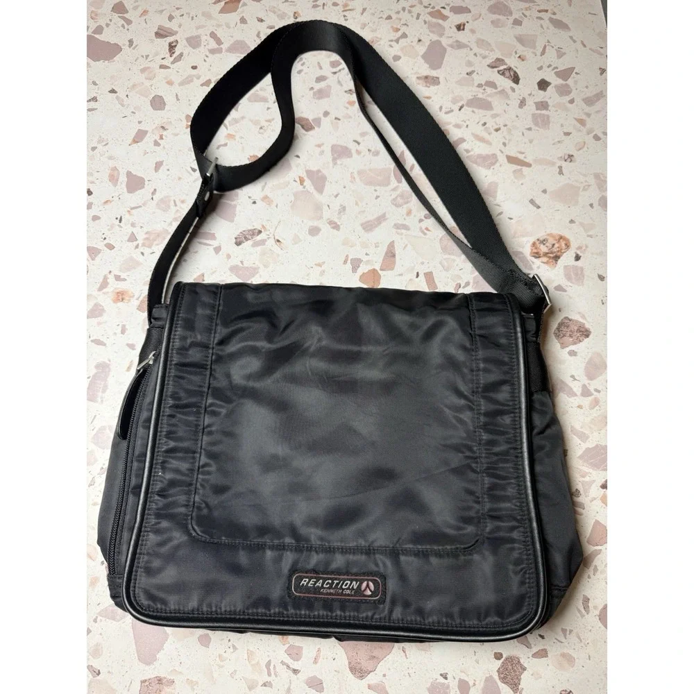 Kenneth Cole Reaction Black Nylon Messenger Bag Crossbody Laptop‎ Travel